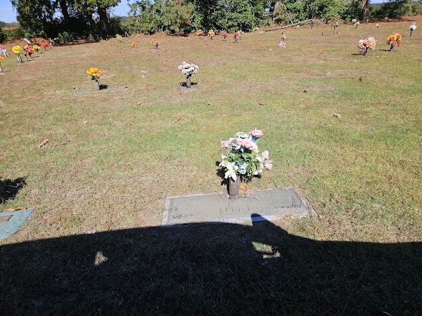 Pinelawn Memorial Park grounds