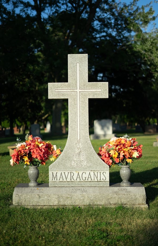 Pinelawn Memorial Park grounds