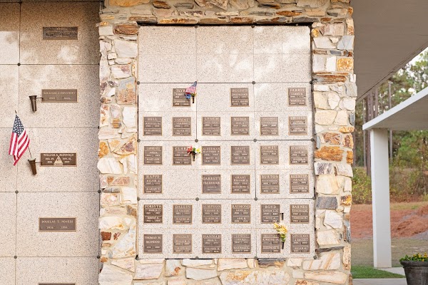 Pinelawn Memorial Park grounds