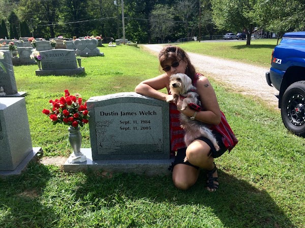 Pineview Cemetery grounds