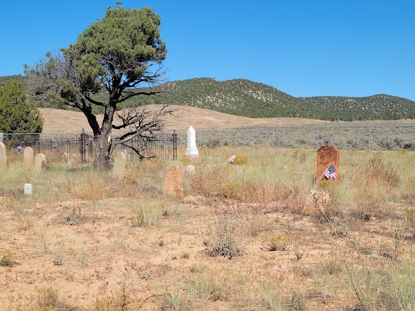 Pinto Cemetery grounds