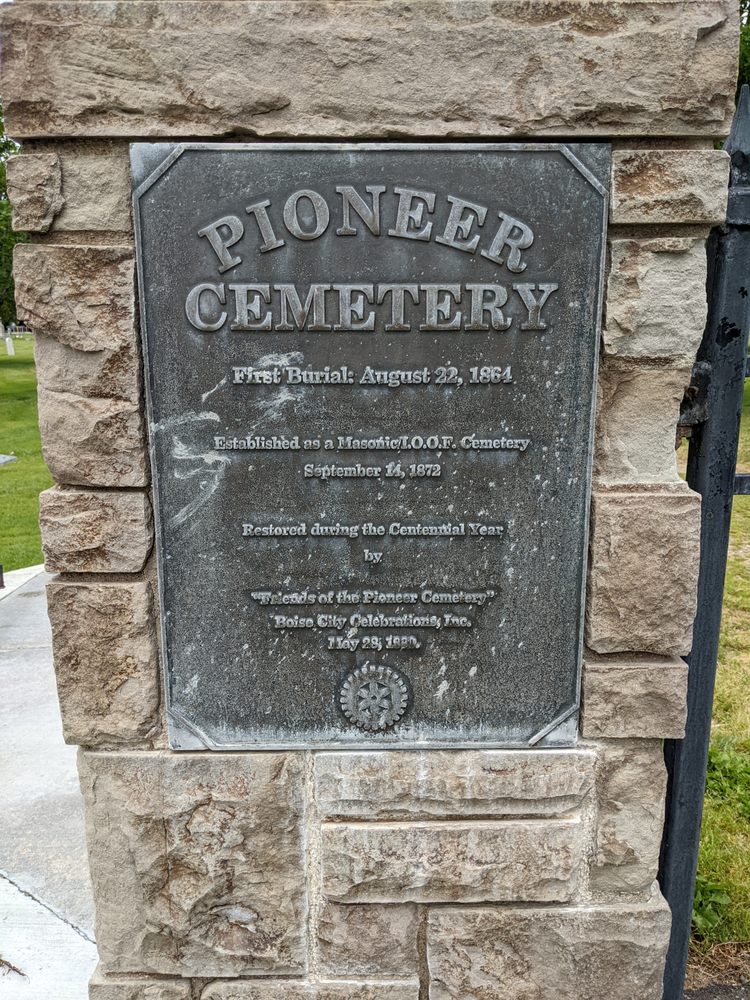 Pioneer Cemetery cemetery grounds and headstones