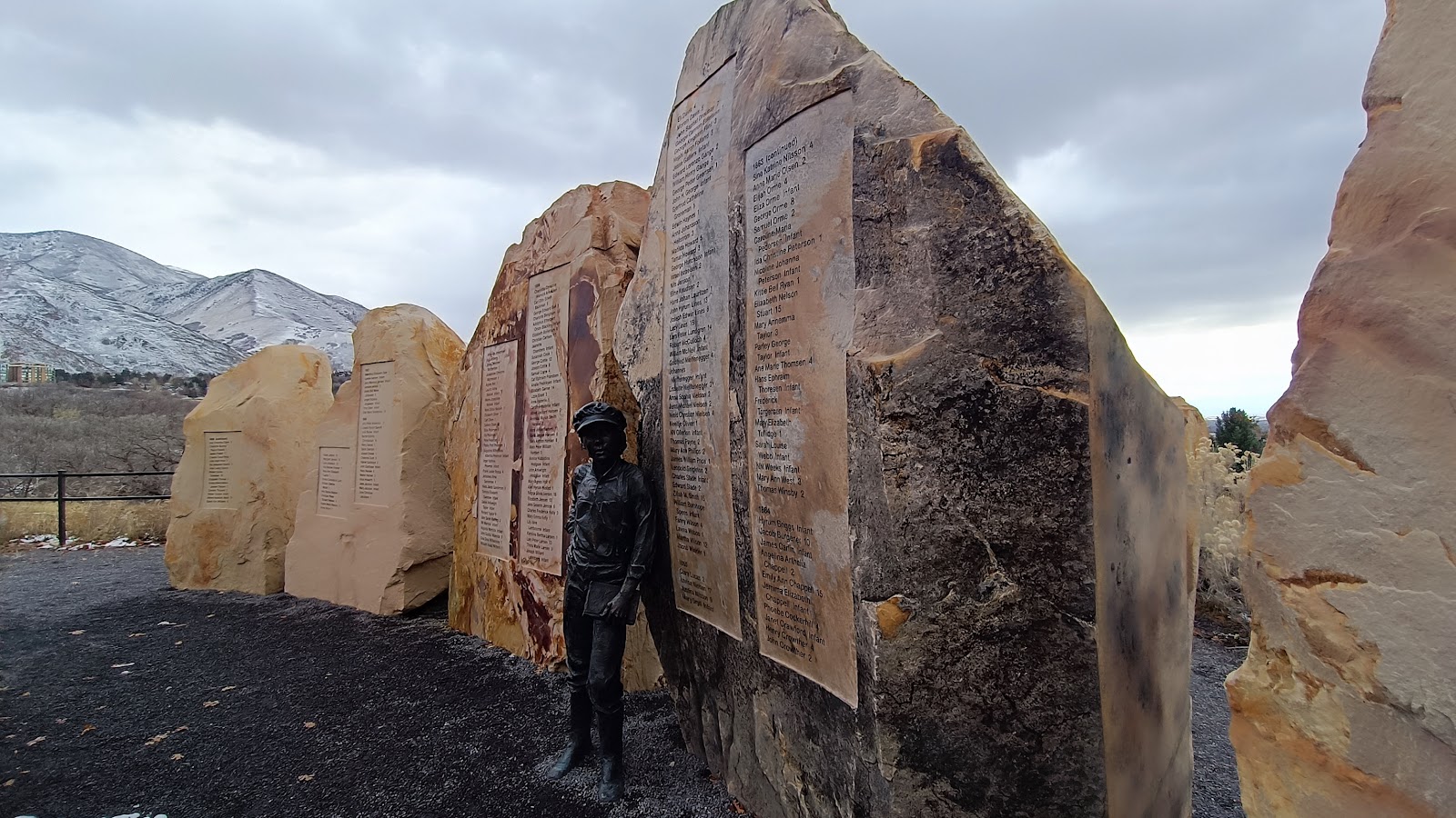 Pioneer Children Memorial cemetery grounds and headstones