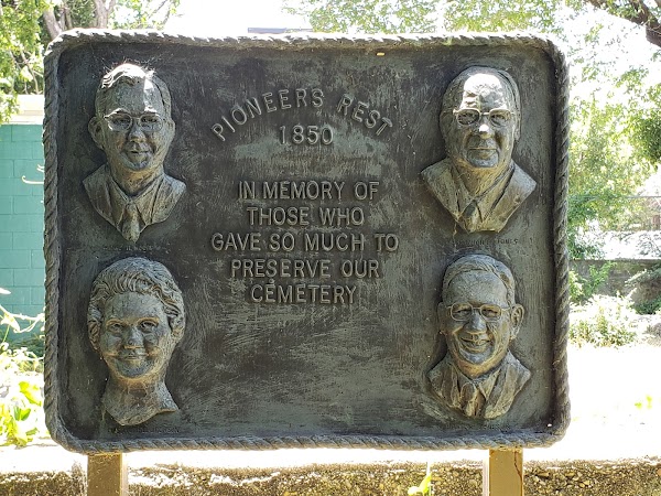 Pioneers Rest Cemetery grounds