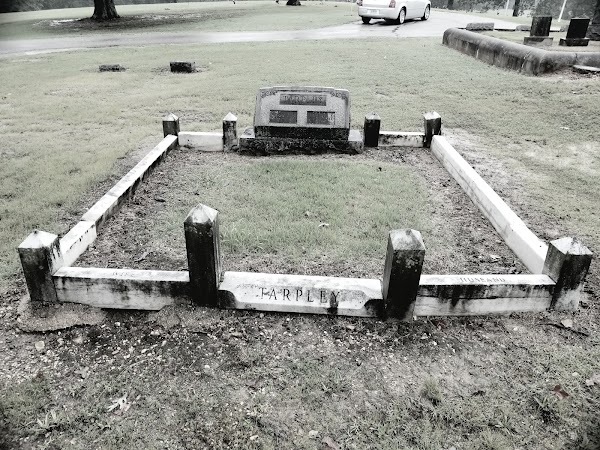 Poplar Bluff City Cemetery grounds