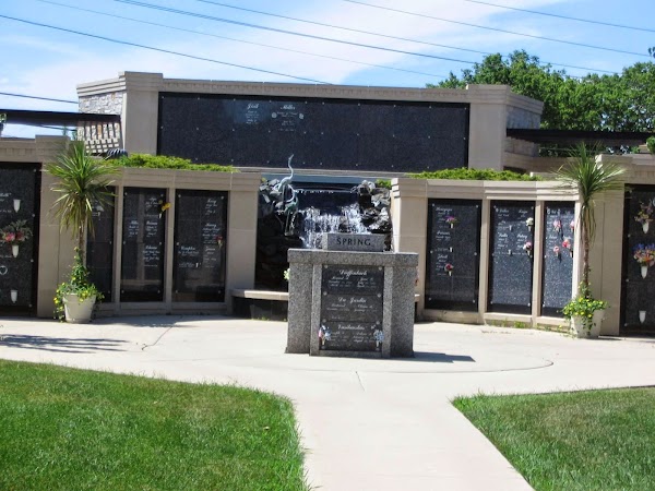 Prairie Home Cemetery grounds
