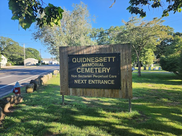 Quidnessett Memorial Cemetery grounds