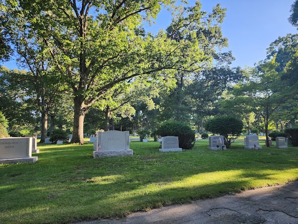 Quidnessett Memorial Cemetery grounds