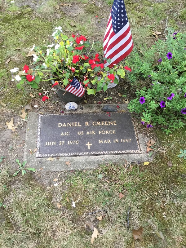 Quidnessett Memorial Cemetery grounds