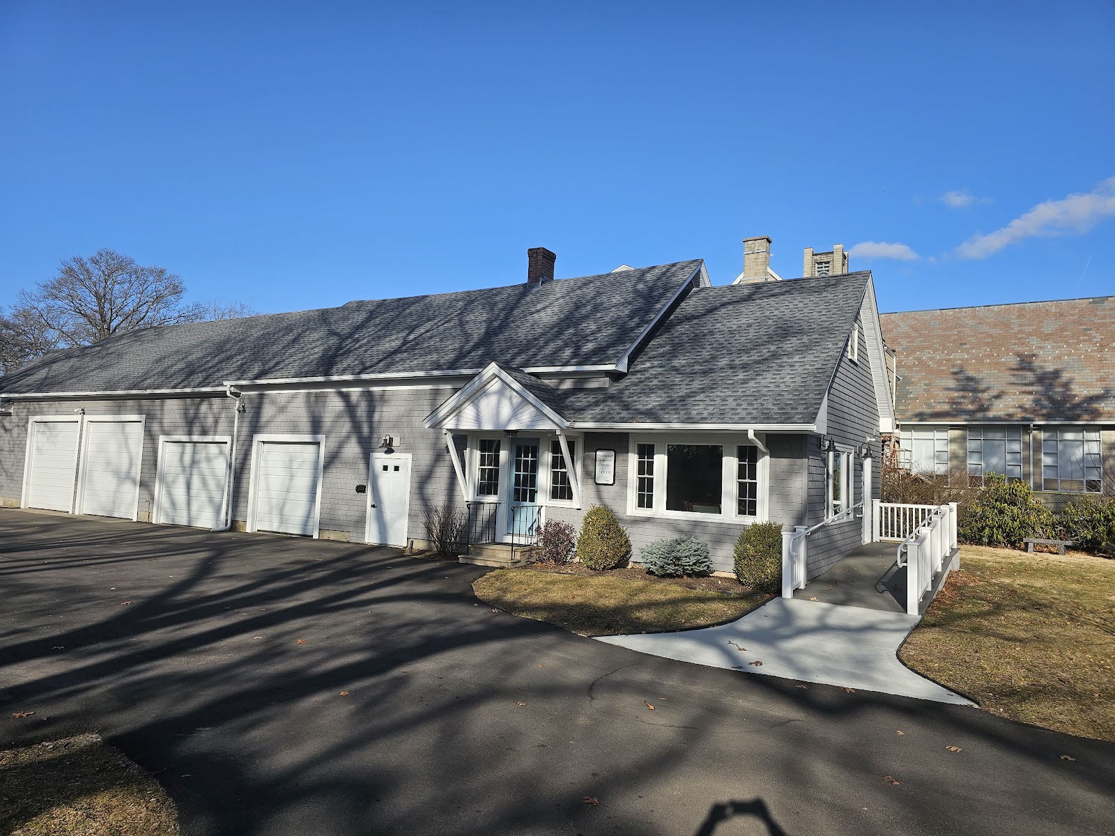 Quidnessett Memorial Cemetery cemetery grounds and headstones