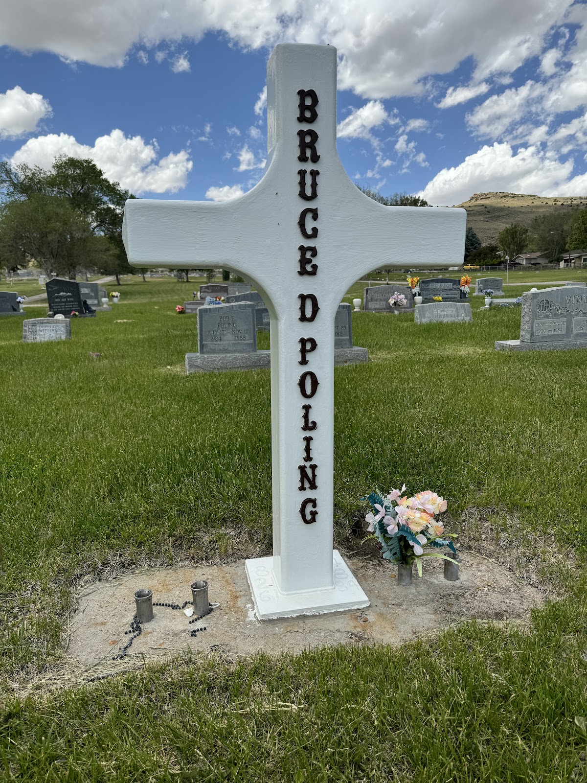 Rawlins Cemetery headstone and grounds