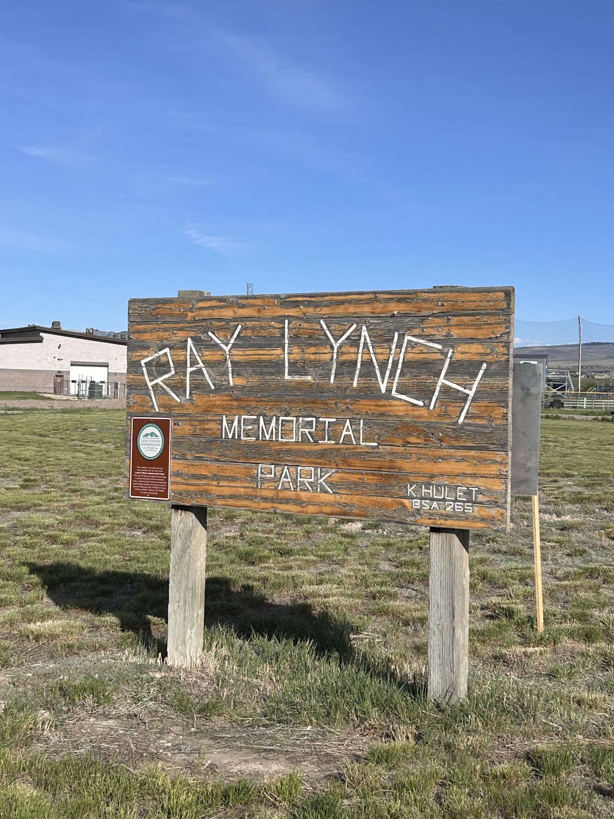 Ray Lynch Memorial Park cemetery grounds and headstones