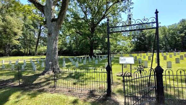 Raymond Confederate Cemetery grounds