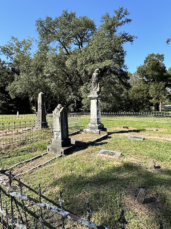 Raymond Confederate Cemetery grounds