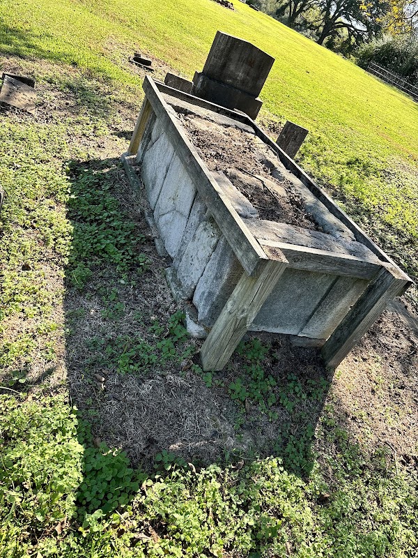 Raymond Confederate Cemetery grounds