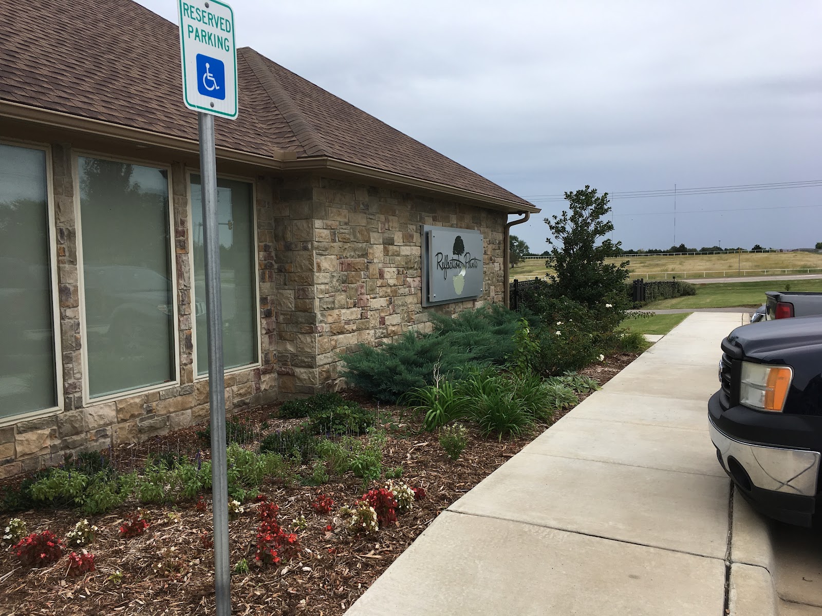 Reflection Pointe Gardens cemetery grounds and headstones