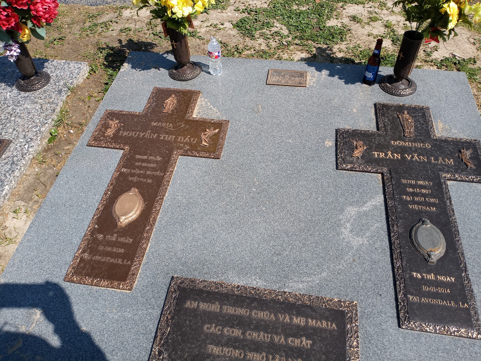 Restlawn Park Cemetery and Mausoleum cemetery grounds and headstones