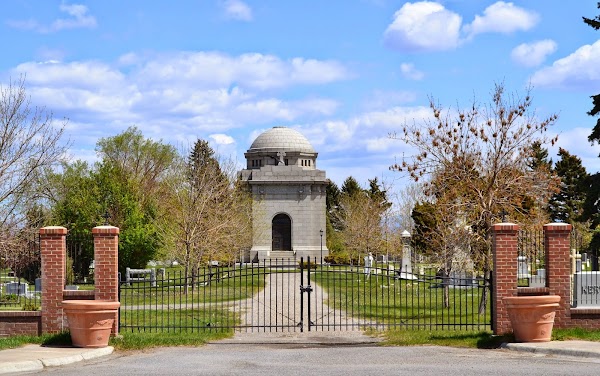 Resurrection Cemetery grounds