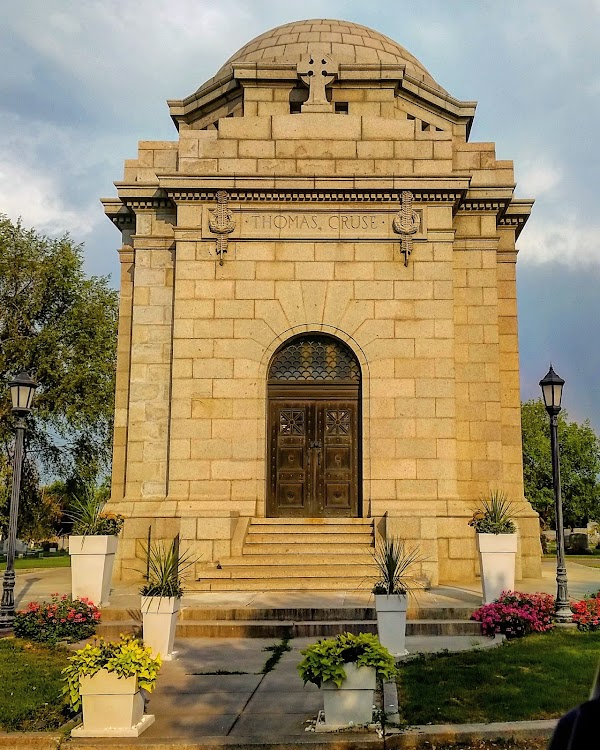 Resurrection Cemetery grounds