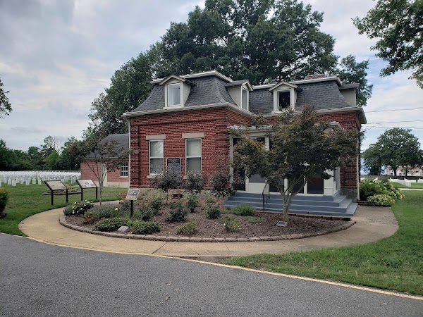 Richmond National Cemetery grounds