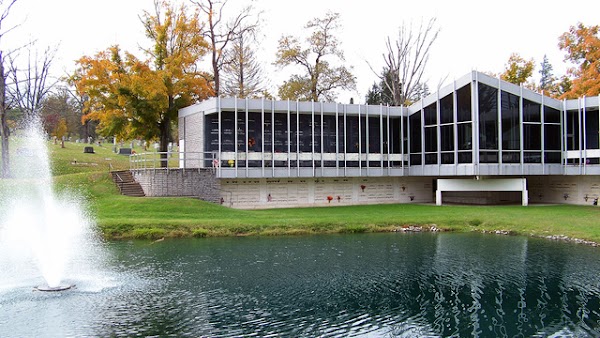 Ridgelawn Memorial Park grounds