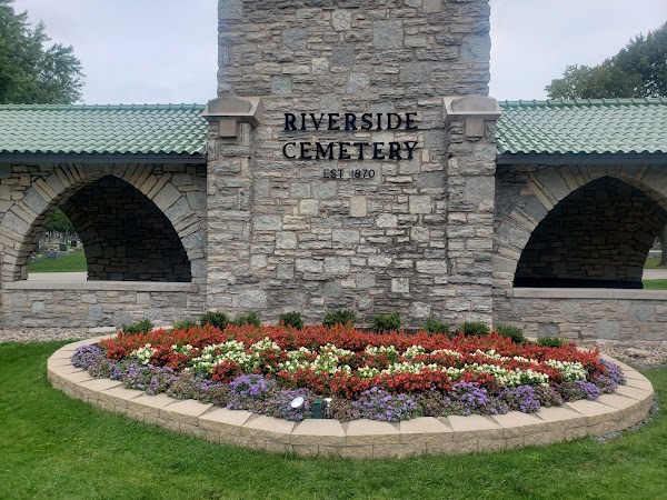 Riverside Cemetery grounds