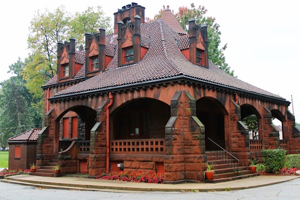Riverside Cemetery grounds