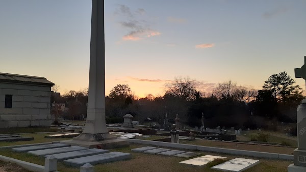 Riverside Cemetery & Conservancy grounds
