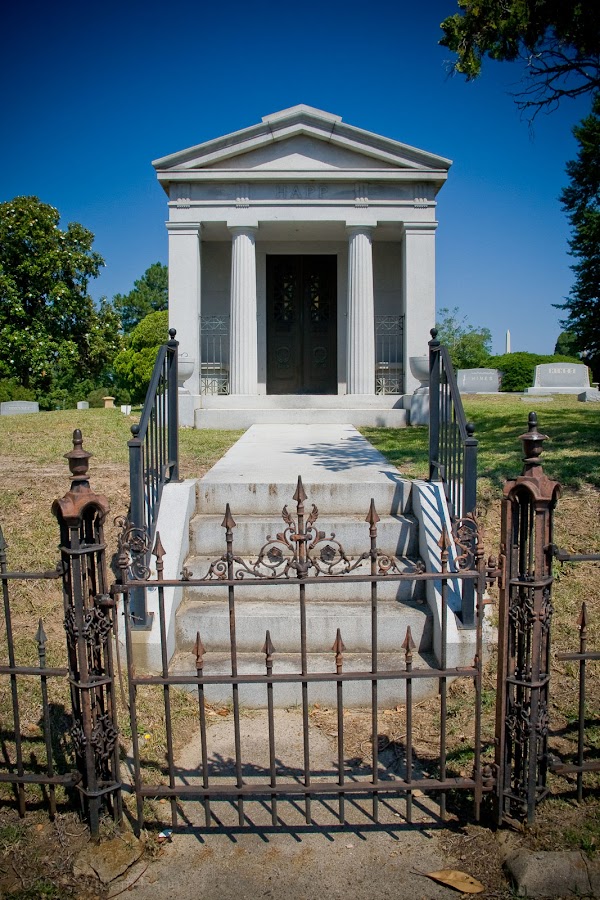 Riverside Cemetery & Conservancy grounds