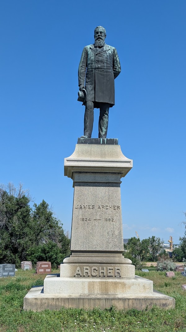 Riverside Cemetery grounds