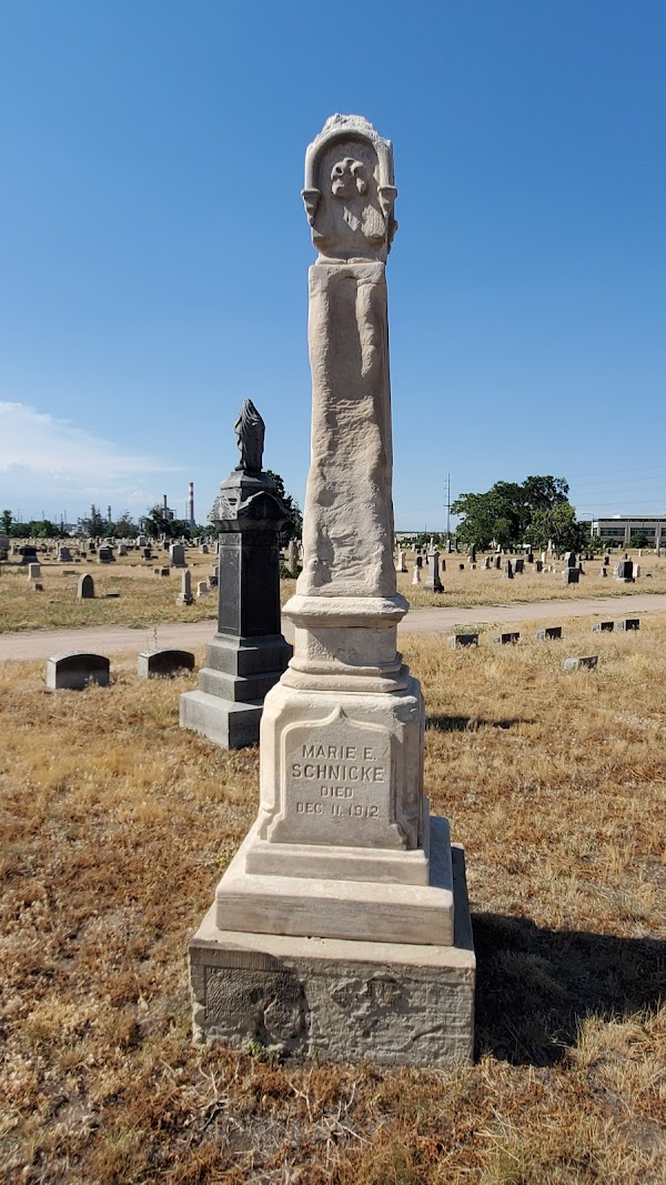 Riverside Cemetery grounds