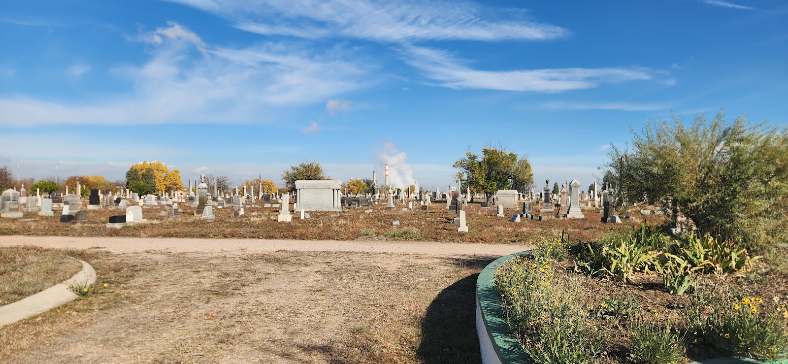 Riverside Cemetery cemetery grounds and headstones
