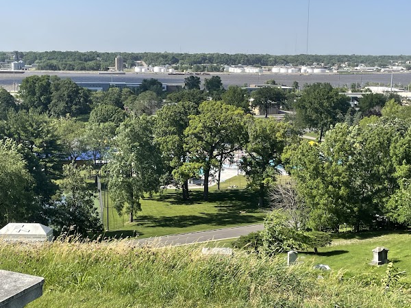 Riverside Cemetery grounds