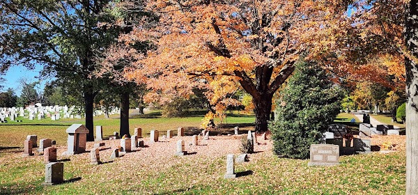 Riverside Cemetery grounds