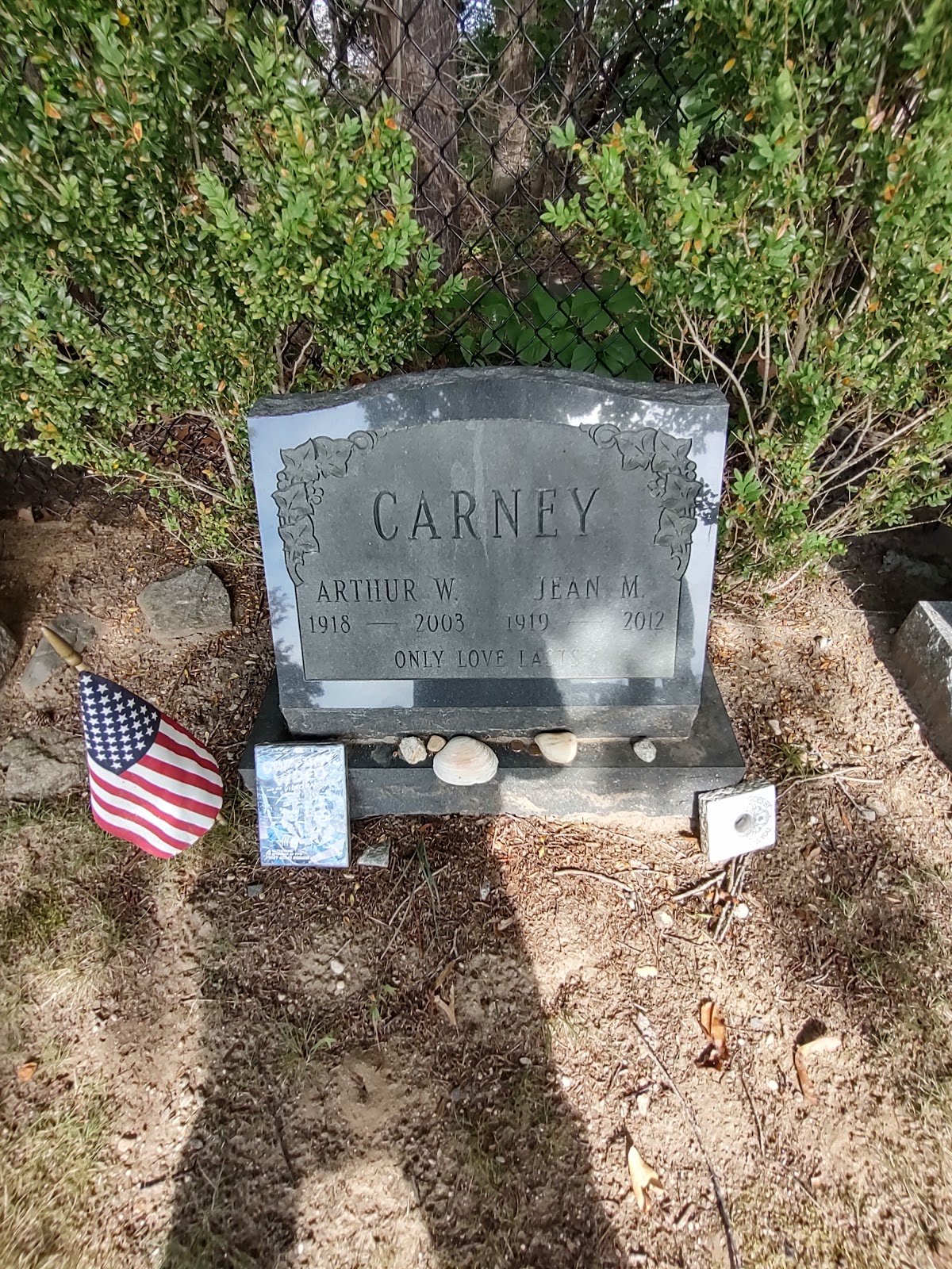 Riverside Cemetery cemetery grounds and headstones