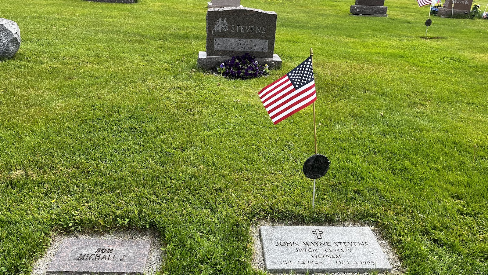 Riverside Cemetery cemetery grounds and headstones