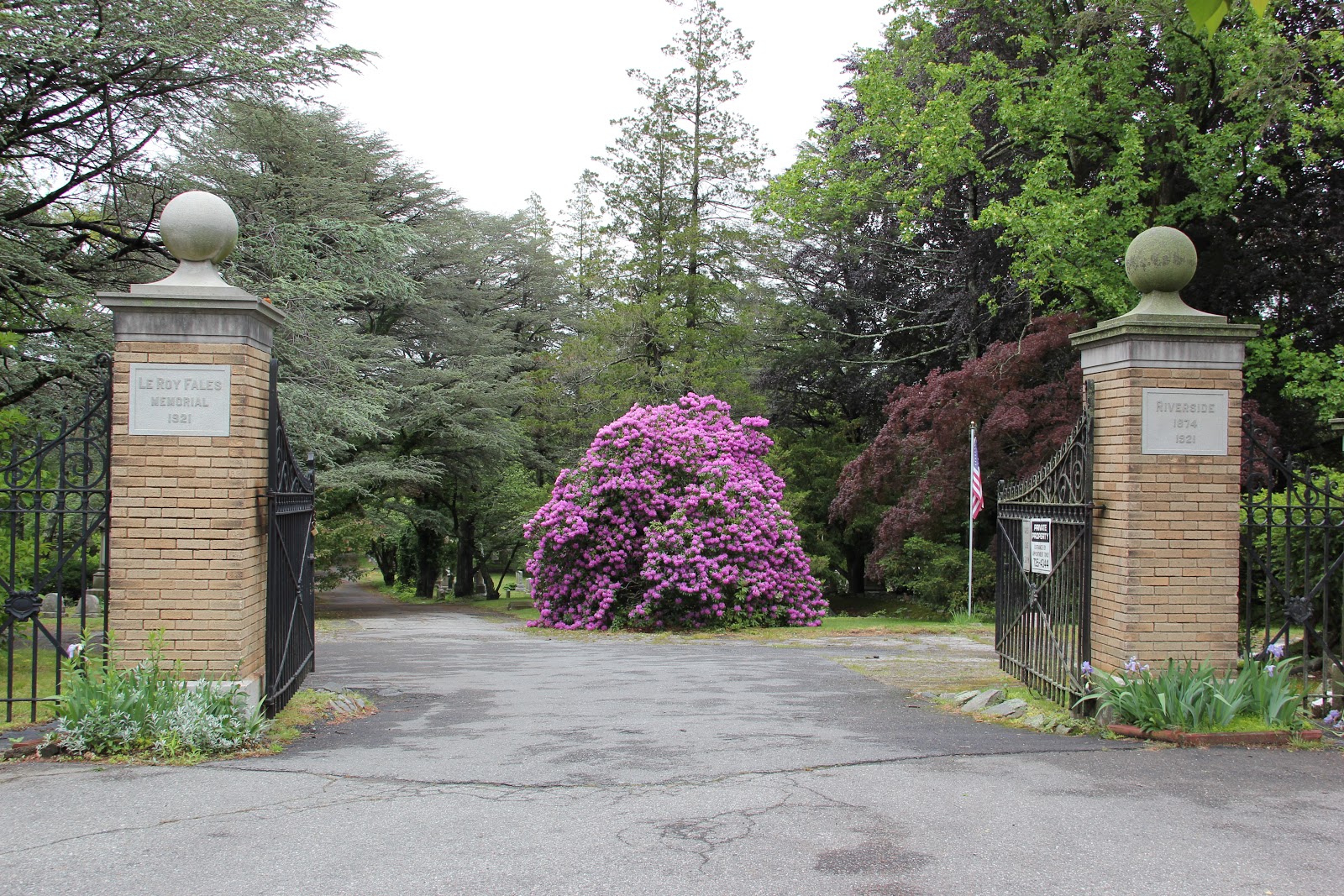 Riverside Cemetery cemetery grounds and headstones