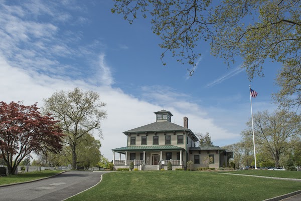 Riverside Cemetery grounds