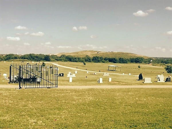 Riverside Gardens Cemetery grounds