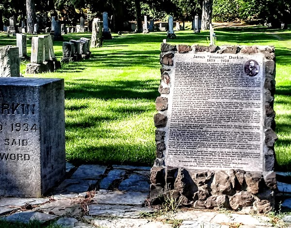 Riverside Memorial Park grounds