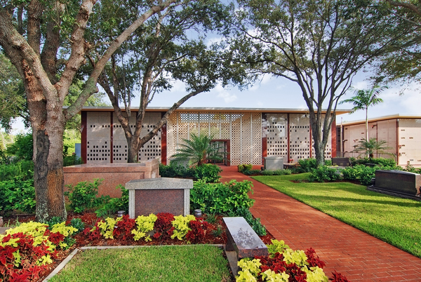 Riverside Memorial Park grounds