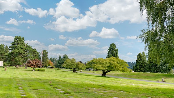 Riverton Crest Cemetery grounds