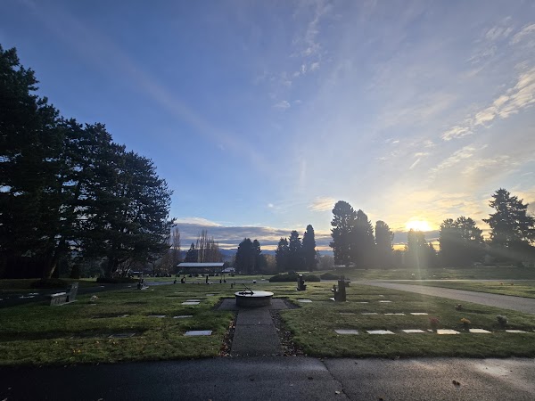 Riverton Crest Cemetery grounds