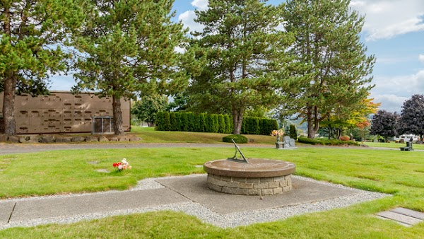 Riverton Crest Cemetery grounds