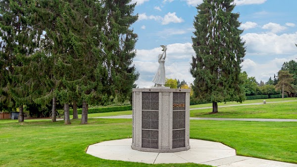 Riverton Crest Cemetery grounds