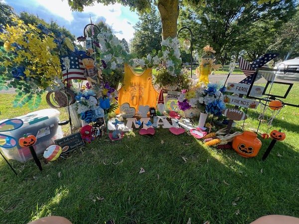 Riverview Cemetery grounds
