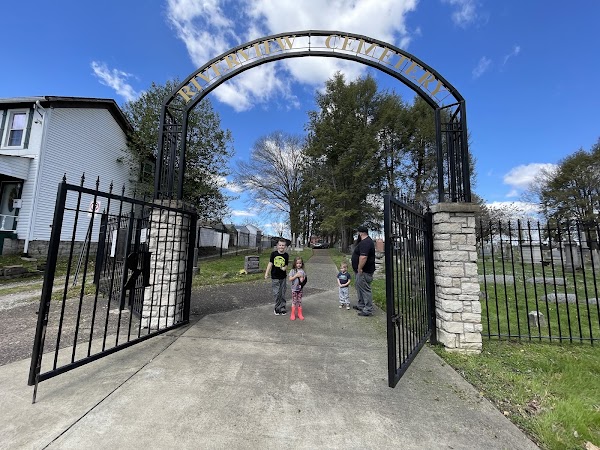 Riverview Cemetery grounds