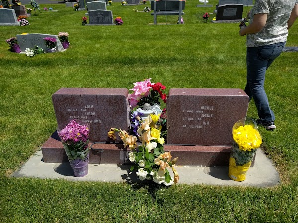 Riverview Cemetery grounds