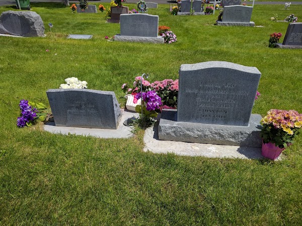 Riverview Cemetery grounds