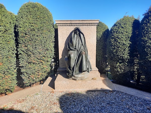 Rock Creek Cemetery grounds
